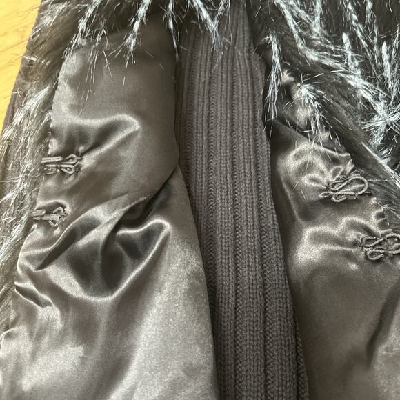 Adrianna Papell Black Faux Fur Sweater Vest Modern Luxe Versatile Glam Size S - Picture 7 of 7